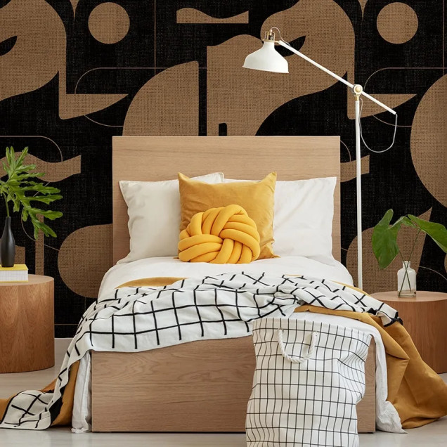 Tapet modern abstract cu design geometric bold, cu tonuri de maro si negru pe un fundal texturat.