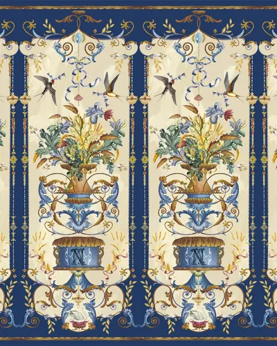 Wallpaper Golden Thread (Night) cu motive florale, păsări și detalii decorative.