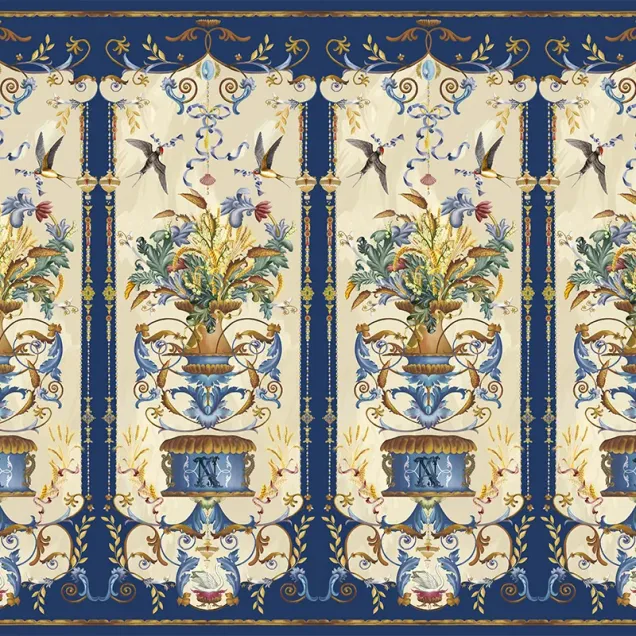 Wallpaper Golden Thread (Night) cu motive florale, păsări și detalii decorative.