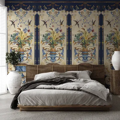 Wallpaper Golden Thread (Night) cu motive florale, păsări și detalii decorative.