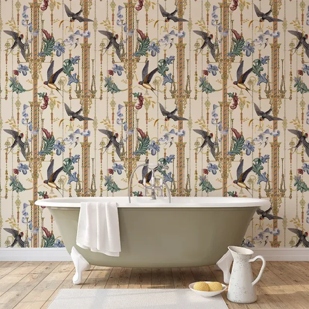 Tapet cu motive florale delicate si pasari delicate, decorat cu lanturi aurii si coloane