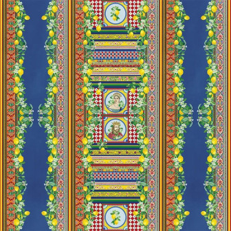 Fototapet personalizat cu design floral și detalii decorative într-un living modern