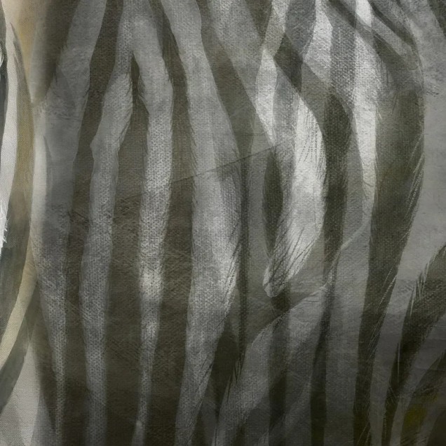 Tapet Zebra Interrupted, cu un design captivant și o zebră în detaliu. Această tapetă este ideală pentru a adăuga un strop de sălbăticie în orice încăpere.