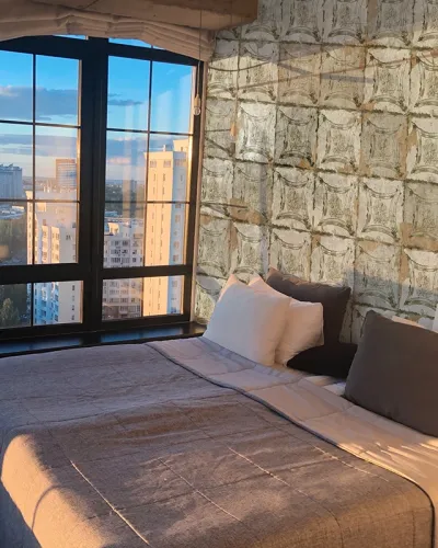 Tapet modern cu design geometric, in nuante de verde si bej, ideal pentru a decora livingul sau dormitorul