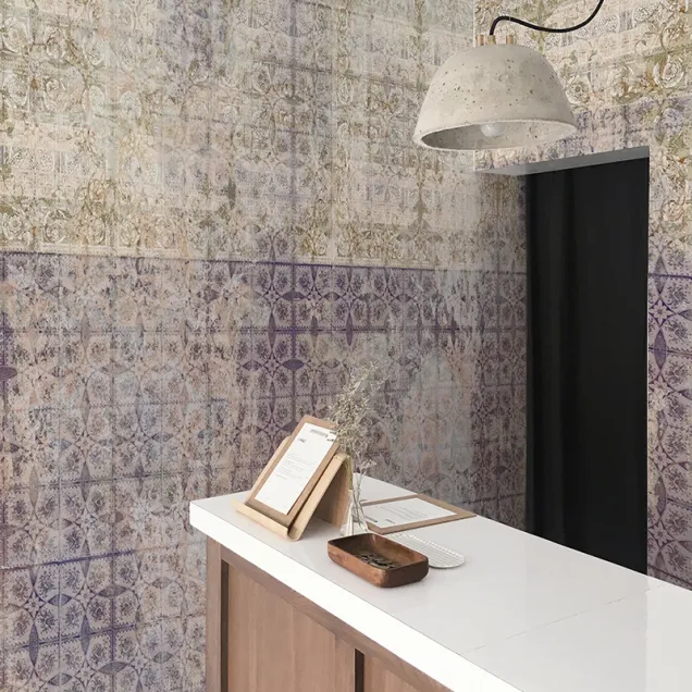 Tapet Passeggiata cu design modern, inspirat din arhitectura mediteraneană. Un decor vintage, pentru un spațiu plin de personalitate.