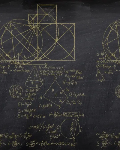Tapet Square Root Gold, cu design geometric și formule matematice, pe un perete negru cu accente aurii