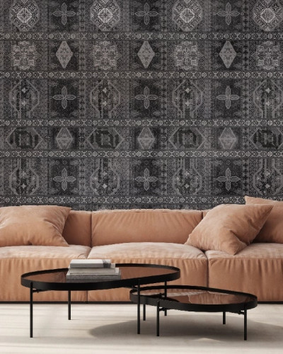 Tapet cu motive etnice într-un living modern