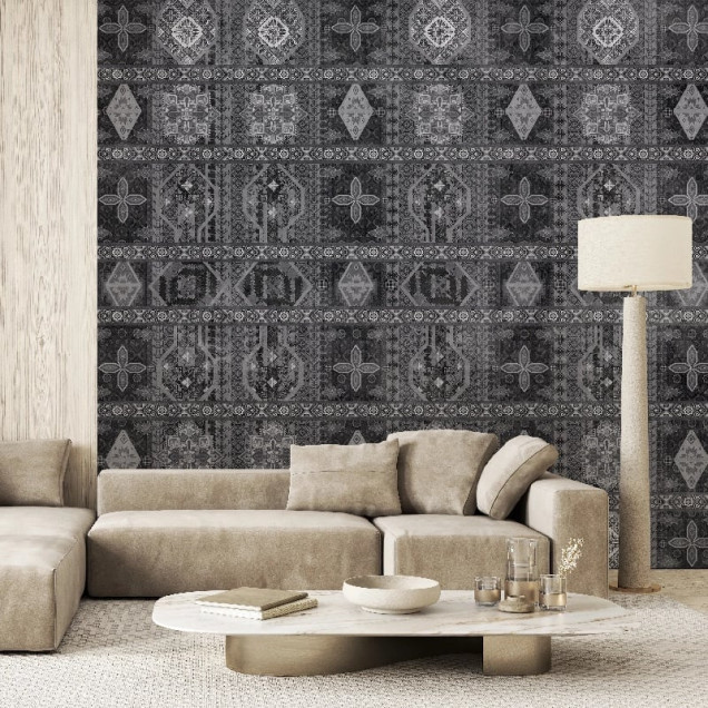 Tapet cu motive etnice într-un living modern