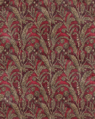 Tapet elegant cu design floral roșu și auriu într-un dormitor