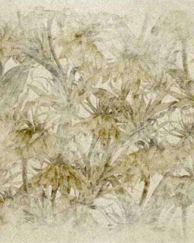 Tapet cu aspect natural cu frunze delicate si texturi subtile de sol.