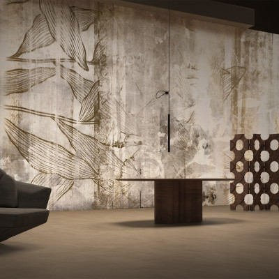 Tapet cu design minimalist, cu linii fine si aspect vintage, cu contururi subtile de frunze, in tonuri neutre.