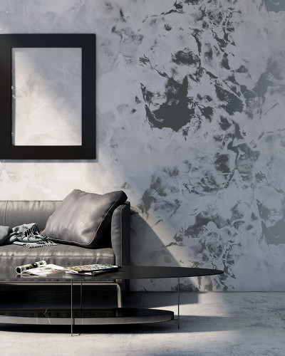 Imagine cu un tapet cu textura beton, in nuante de gri argintiu, cu accente de alb. Tapetul este perfect pentru living, dormitor, hol sau birou.