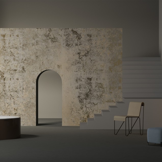 Wallpaper cu aspect de beton auriu, cu o canapea si o lampa in fundal