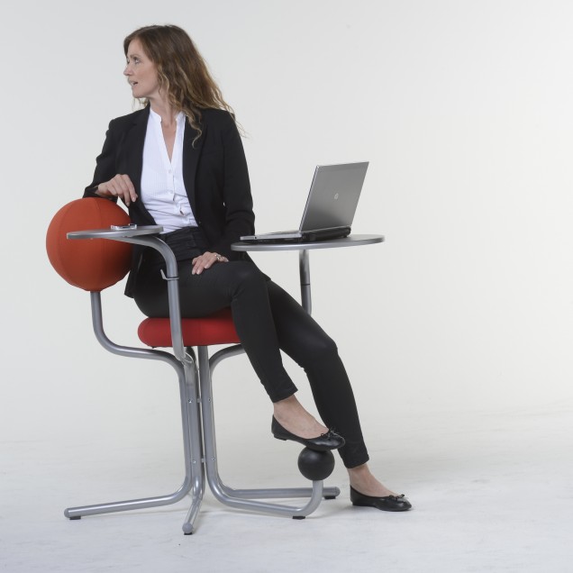 Birou și scaun ergonomic cu design modern