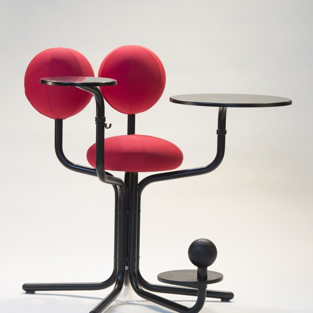 Birou și scaun ergonomic cu design modern