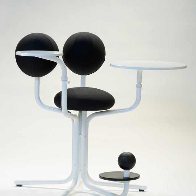 Birou și scaun ergonomic cu design modern