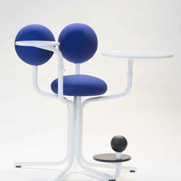 Birou și scaun ergonomic cu design modern