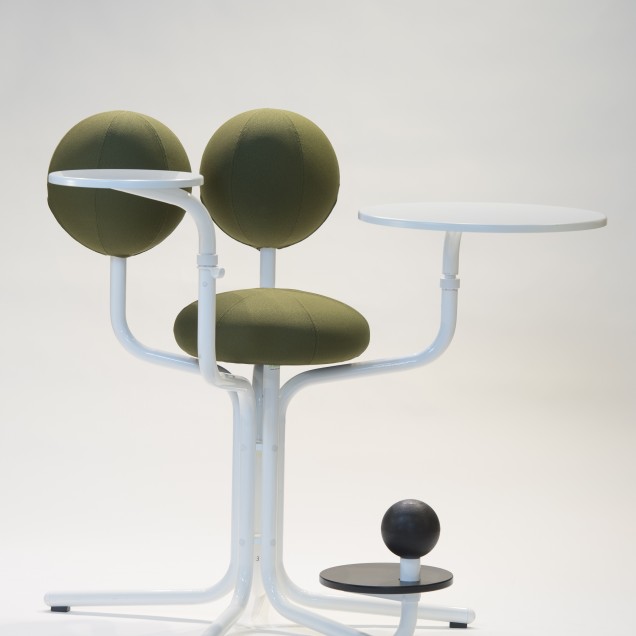 Birou și scaun ergonomic cu design modern