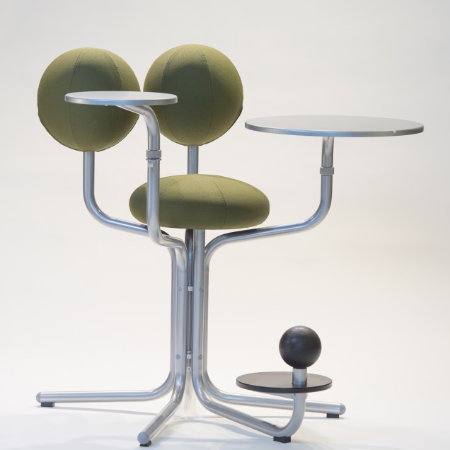 Birou și scaun ergonomic cu design modern