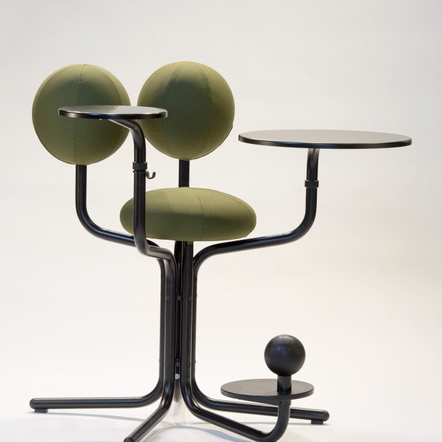 Birou și scaun ergonomic cu design modern