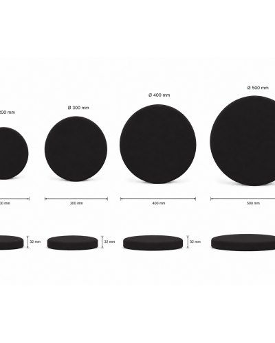 Panouri decorative rotunde negre aranjate pe un perete într-un hol modern