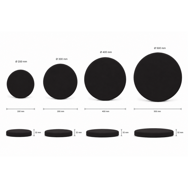 Panouri decorative rotunde negre aranjate pe un perete într-un hol modern