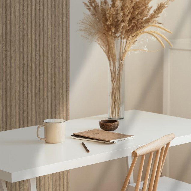 Panou decorativ 3D riflat cu aspect de stejar natural într-un living modern