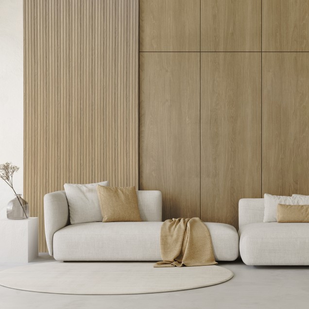 Panou decorativ 3D riflat cu aspect de stejar natural într-un living modern