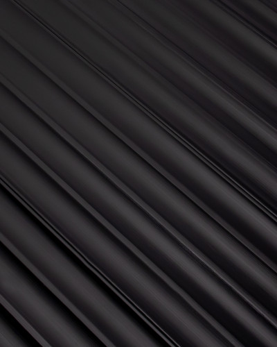 Panou decorativ riflat 3D negru într-un living modern
