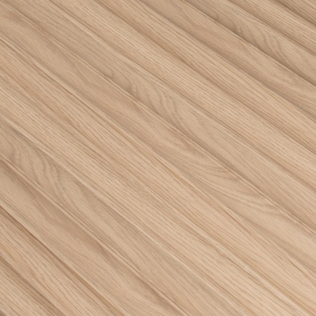 Panou decorativ 3D riflat cu aspect de stejar natural într-un living modern