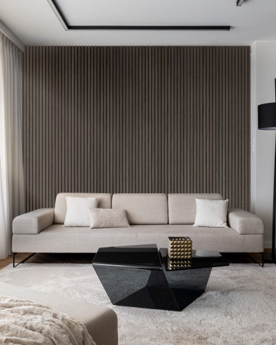 Panou decorativ riflat MDF, aspect nuc, într-un living modern