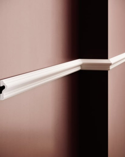 Brau decorativ din polimer rigid, montat pe perete