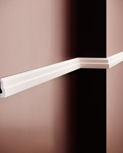 Brau decorativ din polimer rigid, montat pe perete