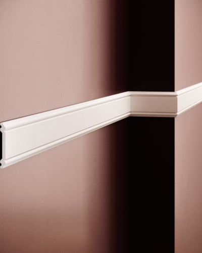 Brau decorativ din polimer rigid montat pe un perete