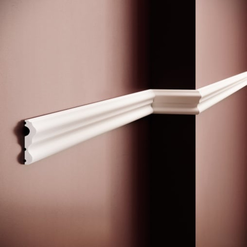 Brâu decorativ din polimer rigid, alb, montat pe perete