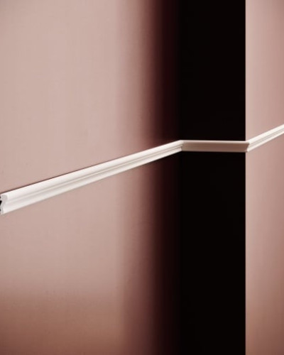 Brau decorativ din polimer rigid B5 aplicat pe perete