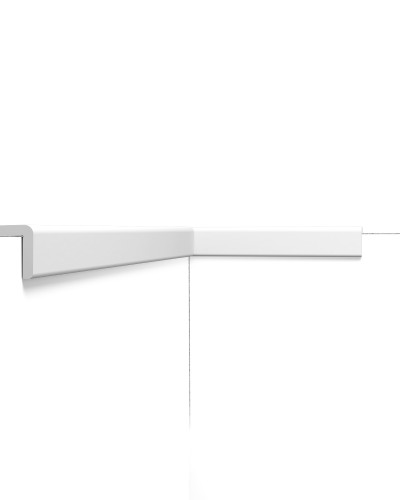 Cornisa decorativa alba aplicata pe perete albastru