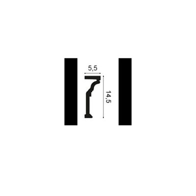 Element decorativ alb aplicat pe perete