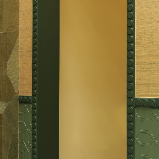 Brau decorativ alb flexibil cu model Medallion, desfacut in unghi.