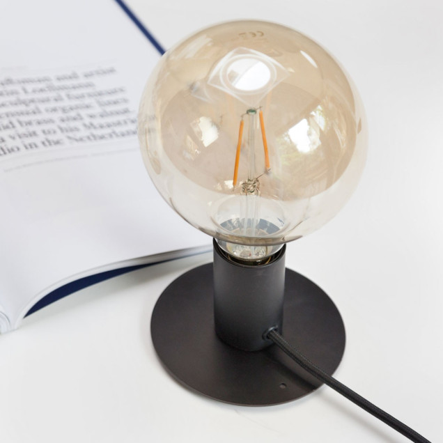 Lampă cu bec inclus pentru perete magnetic, design modern și minimalist, culoare neagră.