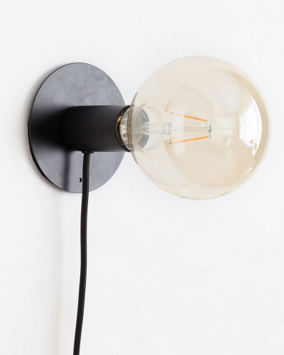 Lampă cu bec inclus pentru perete magnetic, design modern și minimalist, culoare neagră.