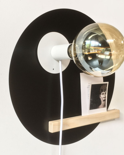 Lampă de perete cu bec inclus și design minimalist