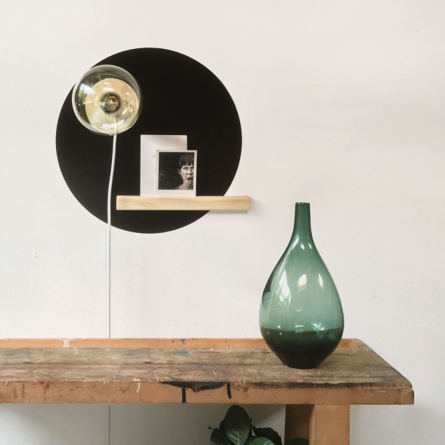 Lampă de perete cu bec inclus și design minimalist