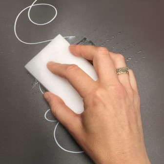 Burete magic pentru curățarea tapetului magnetic și a tablei