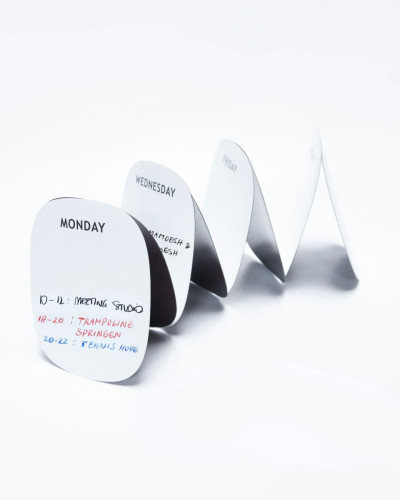 Planificator săptămânal magnetic - set de 8, deschis, arătând zilele săptămânii