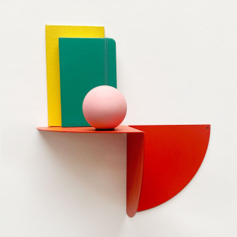 Poliță metalică roșie pentru tapet magnetic