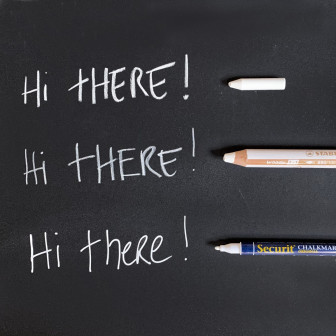 Marker cu cretă lichidă alb pentru suprafețe magnetice