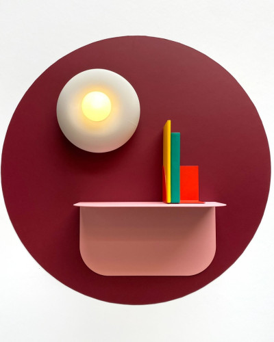 Sticker magnetic rotund vișiniu cu design modern
