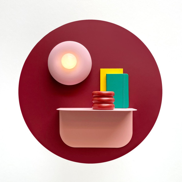 Sticker magnetic rotund vișiniu cu design modern