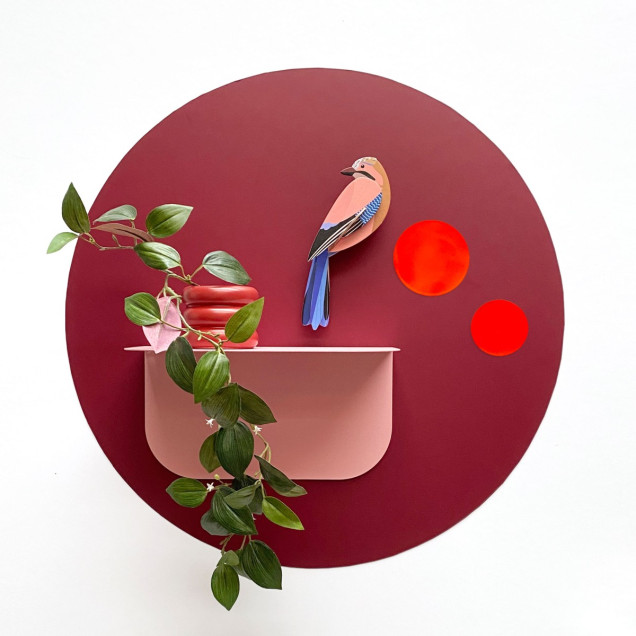 Sticker magnetic rotund vișiniu cu design modern